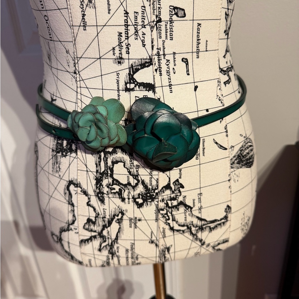 Genuine Leather Vintage Hand Crafted Green Floral 3D boho loop Belt Sz S emerald